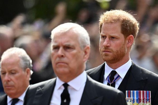 天织股票配资 哈里愤怒发声：不公平！安德鲁用查尔斯私房钱花天酒地，梅根却因是黑人还二婚被虐待